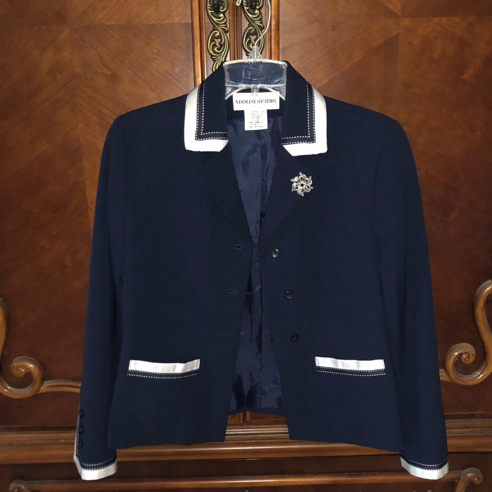 Women’s navy blue pants suit..like new